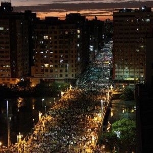 Manifestação pacífica toma conta das ruas do Recife