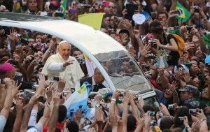 Papa celebra sua primeira missa pública no Brasil