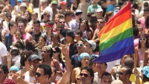 Parada da diversidade no Recife reune mais de 150 mil pessoas