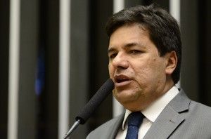 Líder Mendonça Filho critica déficit no orçamento de 2016 e aponta desastre econômico
