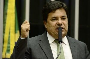 Líder do DEM, deputado Mendonça Filho, apresenta questão de ordem para esclarecer dúvidas sobre processo de impeachment