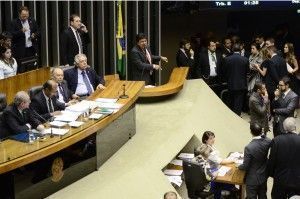 Líder Mendonça Filho critica barganha ministerial para segurar governo da presidente Dilma Rousseff/PT