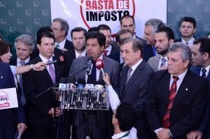 Líder Mendonça Filho lança campanha “Basta de Impostos, não à CPMF”