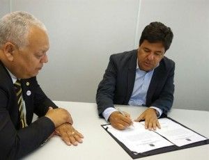 Ministro Mendonça Filho esteve com o reitor da UPE, Pedro Falcão Foto: Divulgação 