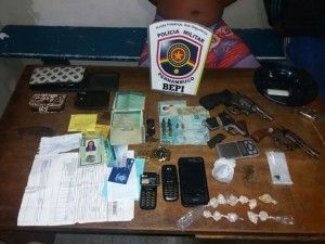 Detido bando acusado de tráfico de drogas e receptação de veículos roubados em Lajedo