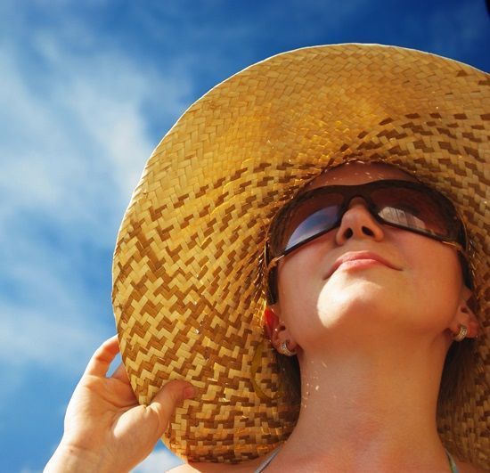 Oftalmologista alerta sobre cuidados com os olhos durante o verão
