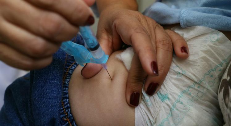 A expectativa do Ministério da Saúde é vacinar mais de 11 milhões de crianças menores de cinco anos / Foto: Guga Matos/JC Imagem