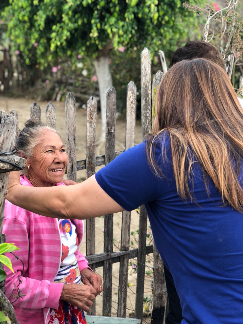 Em BJ, Andréa visita feiras de bairros e faz porta a porta em Água Fria e Santa Luzia