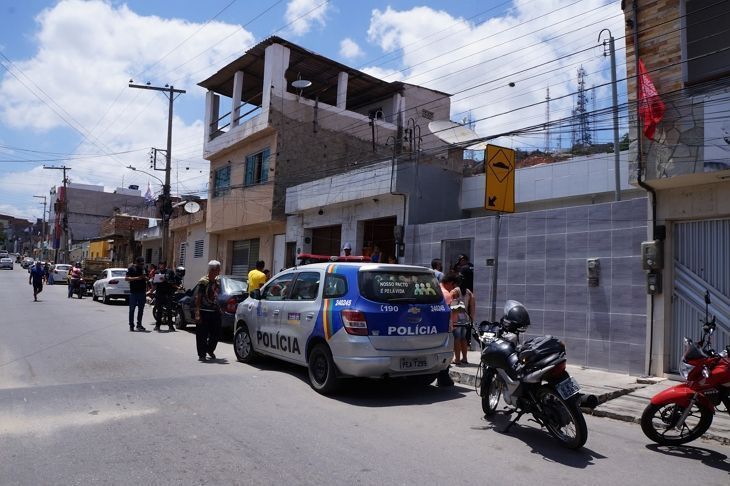 A Polícia Civil investiga o assassinato ocorrido no bairro Centenário, em Caruaru. Foto: Agreste Violento