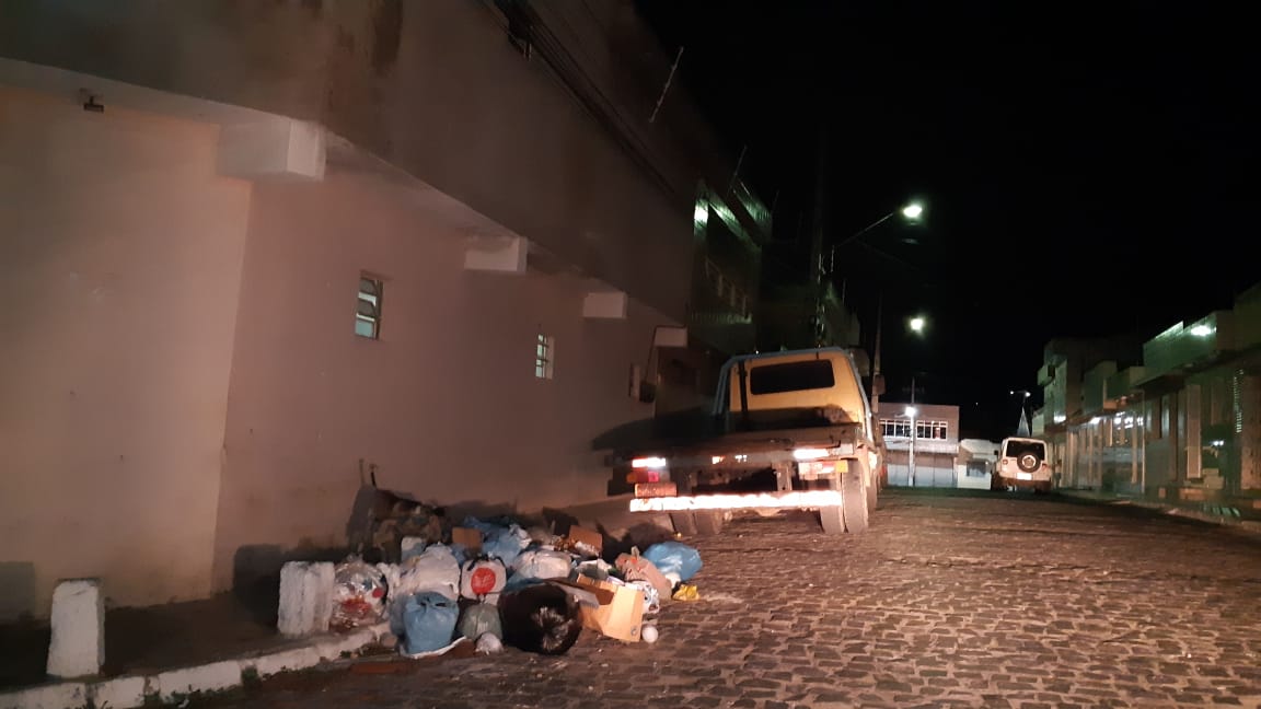 Lixo nas ruas incomoda moradores de Belo Jardim