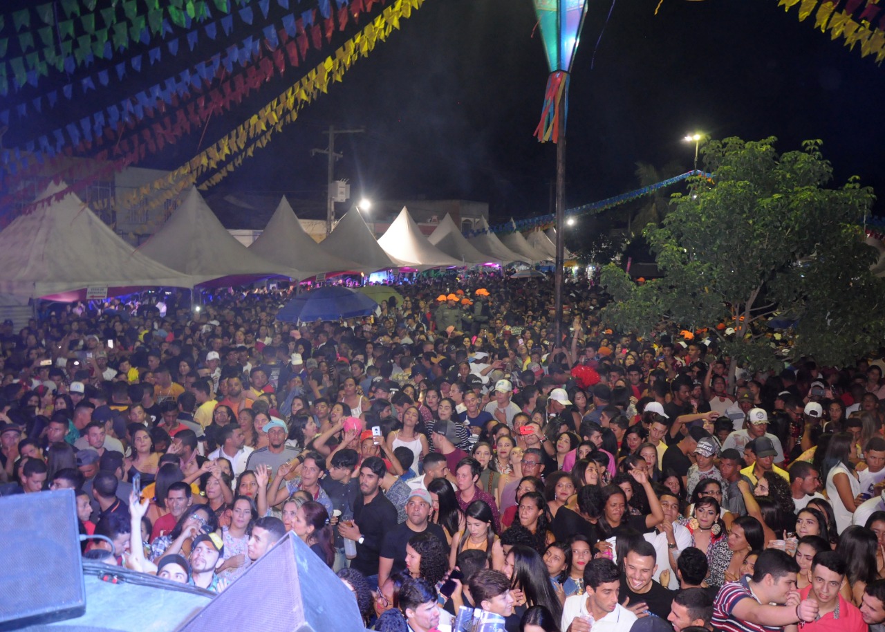 Primeiro final de semana de São João arrasta multidão para Sanharó