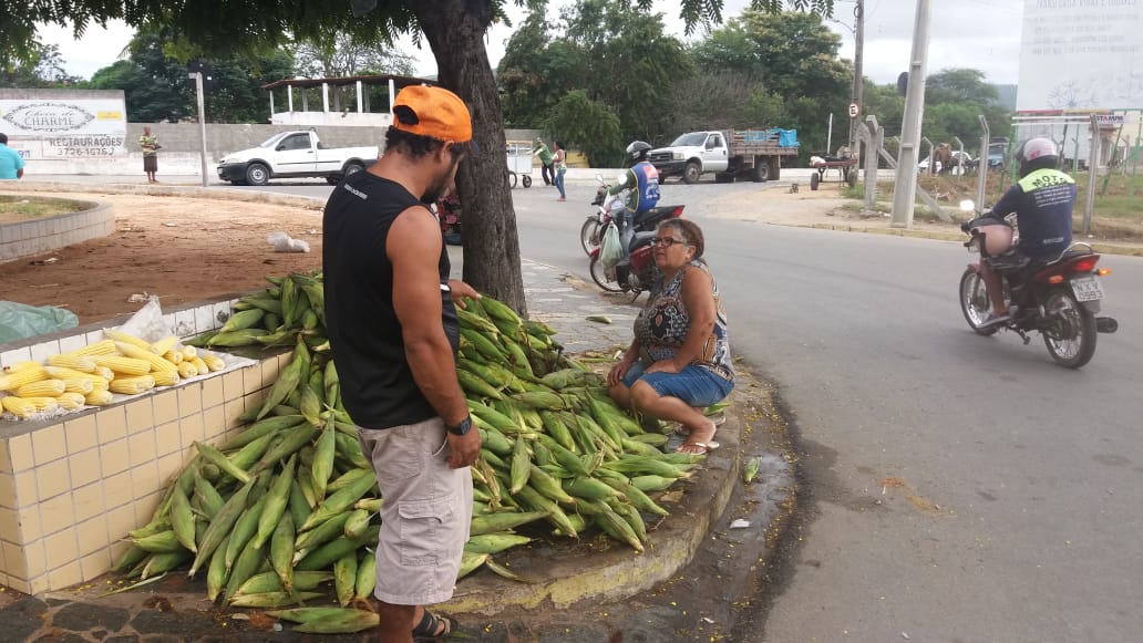Devido à estiagem, comerciantes vendem milho mais caro em Belo Jardim