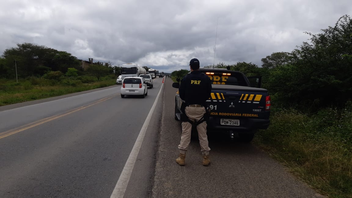 Acidente entre moto e carro fúnebre deixa um morto e outro ferido na BR-232 em Belo Jardim