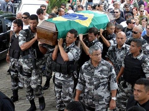 Violência no Brasil mata 1800% mais policiais do que a guerra no Afeganistão