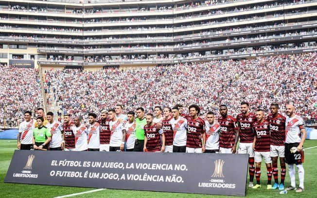 Com virada dramática, Flamengo é campeão da Libertadores