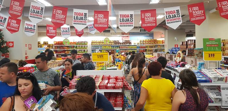 Com 470 lojas abertas a partir da meia noite do dia 29, Red Friday da Lojas Americanas chega a ainda mais cidades e domina mapa do Brasil