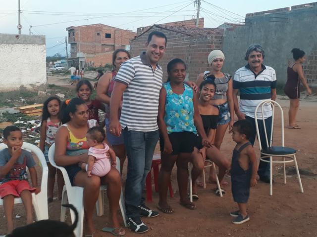 Gilvandro participa de roda de conversa com moradores do Santo Antônio