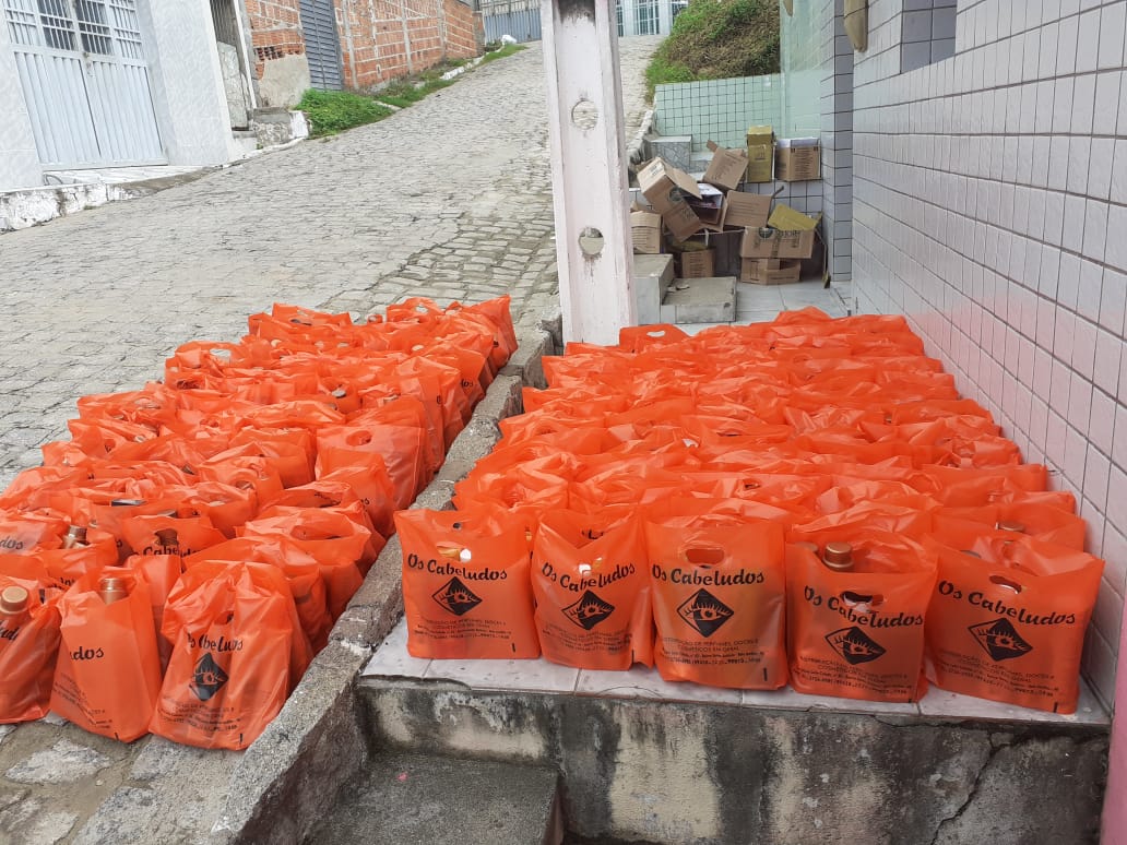 Cristiano Cabeludo entrega mais de 500 kits de cosméticos a população carente de Belo Jardim
