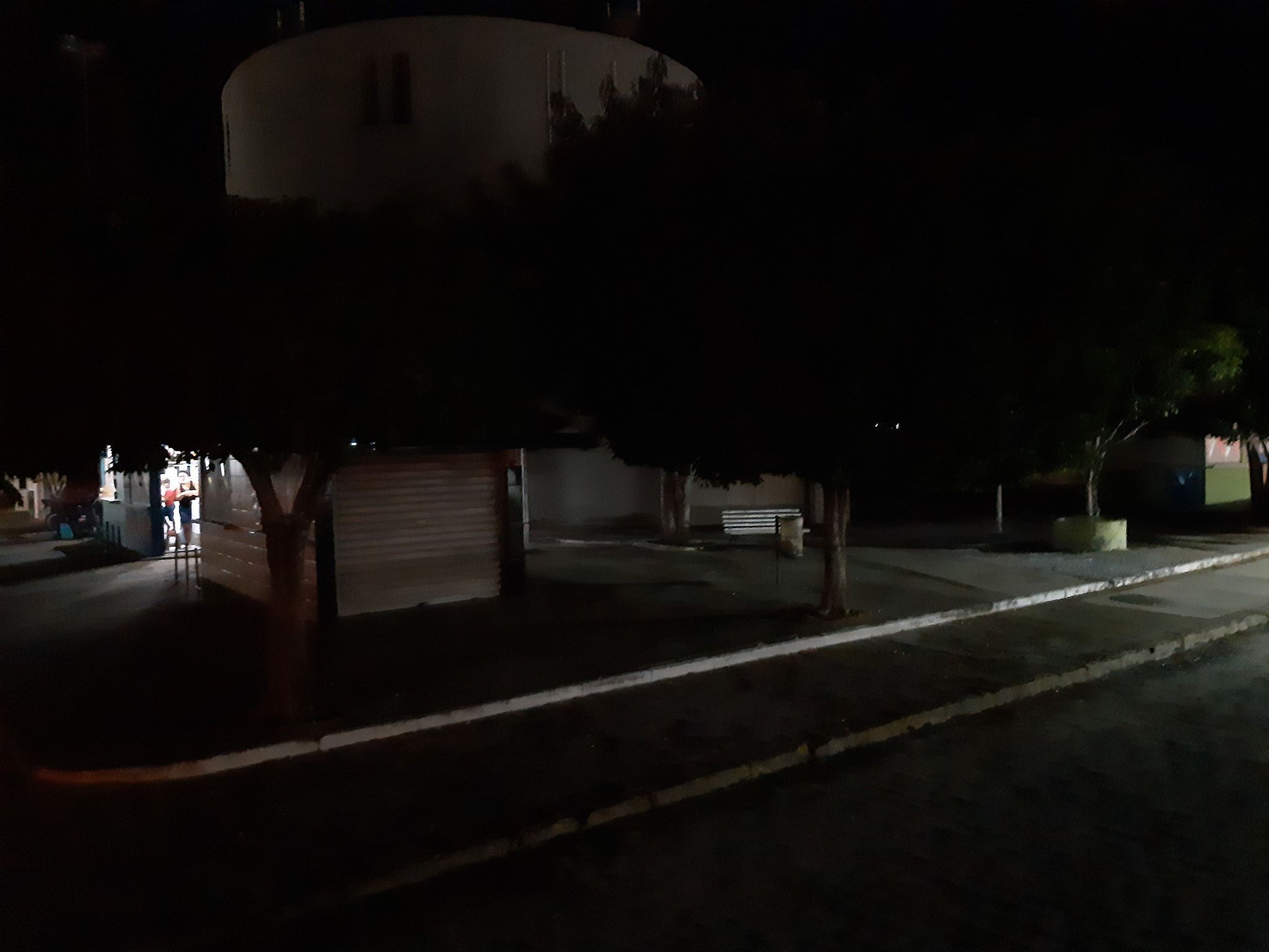 Praça do Cassiano às escuras na Boa Vista