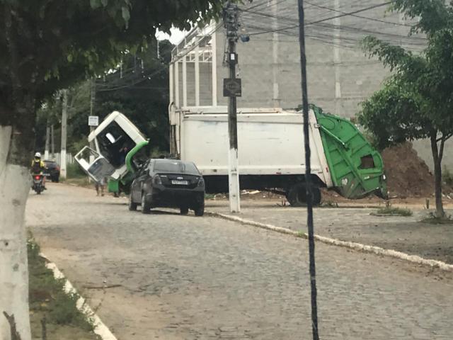 “O caminhão do lixo tem sofrido”, diz internauta de BJ