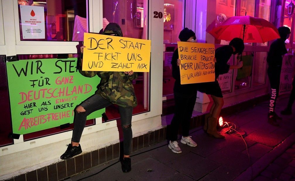 Prostitutas fazem ato por reabertura de bordéis na Alemanha