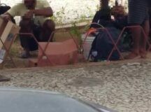 Moradores de rua acampam na Praça da Conceição em Belo Jardim