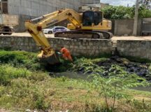 Prefeitura de Belo Jardim realiza limpeza no canal do Bitury