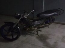 Suspeitos furam bloqueio policial e abandonam motocicleta em Belo Jardim