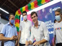 Miguel Coelho anuncia auxílio de até R$ 8 mil para professores de Petrolina