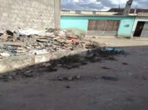 Descarte irregular de metralha e lixo causa transtornos em rua do bairro do São Pedro