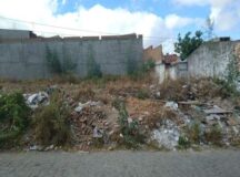 Descarte irregular de lixo e metralhas em terreno no bairro do Santo Antônio volta a ser motivo de denúncia de moradores