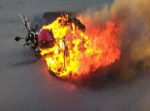 Moto pega fogo após bater em carro em Belo Jardim