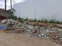 BJ1 flagra descarte irregular de metralha, móveis e lixo no bairro do São Pedro