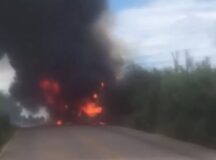 Ônibus pega fogo na PE-320, entre Calumbi e Serra Talhada — Foto: WhatsApp/Divulgação