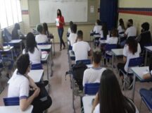 Professores aprovados no concurso de Pernambuco devem começar a ser chamados em 2023 - FOTO: BRUNO CAMPOS/JC IMAGEM