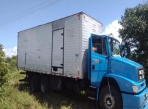 Caminhão roubado é recuperado na BR-232, em Tacaimbó — Foto: Portal Agreste Violento/Reprodução