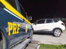 Carro apreendido em Tacaimbó — Foto: Polícia Rodoviária Federal/Divulgação