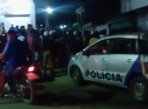 Imagens enviadas para o WhatsApp da TV Globo mostram a movimentação no local onde ocorreu o crime — Foto: Reprodução/WhatsApp