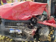 Carro após acidente na BR-423 — Foto: PRF/Divulgação