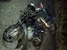Motocicletas após acidentes em Panelas — Foto: Agreste Violento/Reprodução