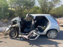 Ocupantes de carro ficaram feridos em acidente em São Caetano — Foto: Divulgação/PRF