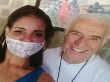 Silvia e padre Airton, em uma das visitas dela à Fundação Terra — Foto: Reprodução/WhatsApp