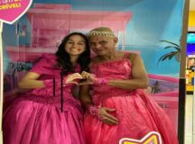 Avô e neta assistiram Barbie com vestidos de princesa em Caruaru — Foto: Reprodução/Arquivo pessoal