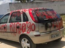 Carro de suposta amante do prefeito de Agrestina é vandalizado com pichações - Reprodução/Redes Sociais