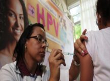 Em 2023, foram aplicadas 5,6 milhões de doses da vacina contra o HPV no Brasil - RODRIGO NUNES/ACERVO MS