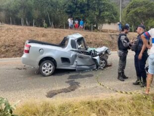 Homem morre em acidente envolvendo carro e caminhão. — Foto: Agreste Violento